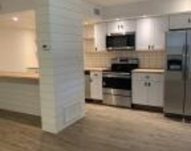 6114 N 79th Street - Photo Thumbnail 5