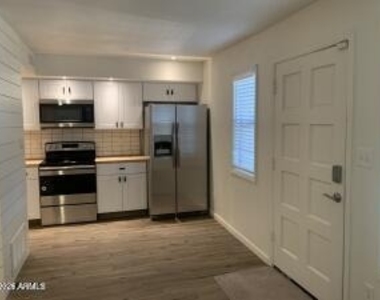 6114 N 79th Street - Photo Thumbnail 6