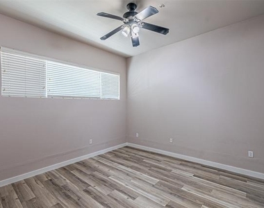 6927 Sumner Street - Photo Thumbnail 9