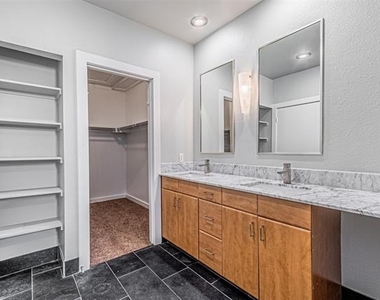 6927 Sumner Street - Photo Thumbnail 20