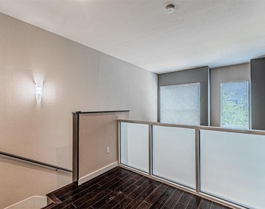 6927 Sumner Street - Photo Thumbnail 15
