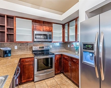 6927 Sumner Street - Photo Thumbnail 7