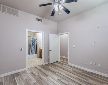 6927 Sumner Street - Photo Thumbnail 10
