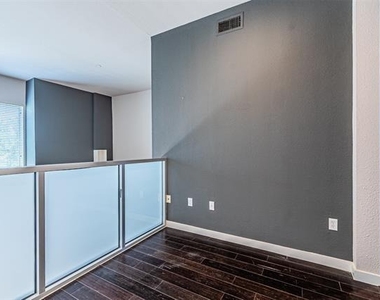 6927 Sumner Street - Photo Thumbnail 12
