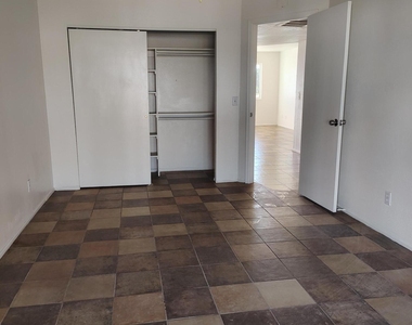 2560 S Yavapai Road - Photo Thumbnail 2