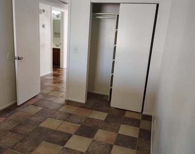 2560 S Yavapai Road - Photo Thumbnail 4
