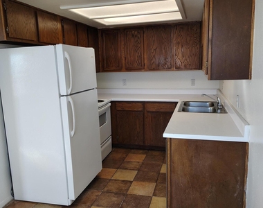 2560 S Yavapai Road - Photo Thumbnail 7