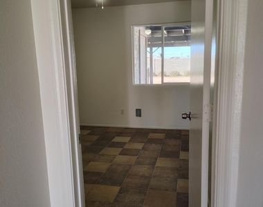 2560 S Yavapai Road - Photo Thumbnail 3