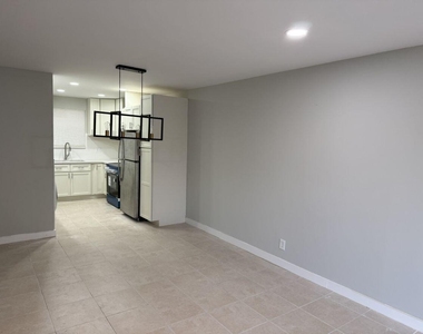2810 Riverside Drive - Photo Thumbnail 3