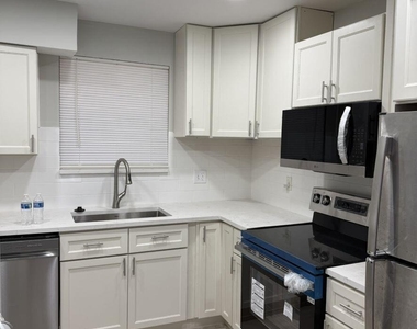 2810 Riverside Drive - Photo Thumbnail 5