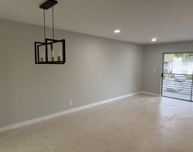 2810 Riverside Drive - Photo Thumbnail 2