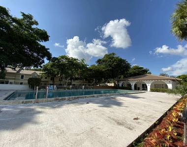 2810 Riverside Drive - Photo Thumbnail 11