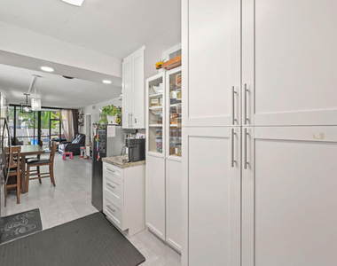 8421 Forest Hills Drive - Photo Thumbnail 4