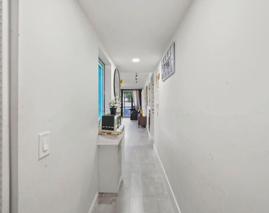 8421 Forest Hills Drive - Photo Thumbnail 15