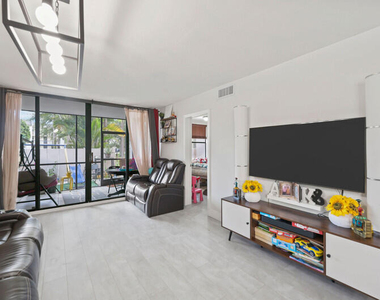 8421 Forest Hills Drive - Photo Thumbnail 13