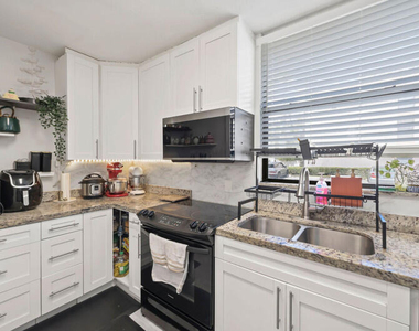 8421 Forest Hills Drive - Photo Thumbnail 3
