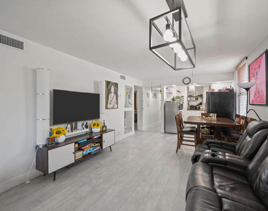 8421 Forest Hills Drive - Photo Thumbnail 11