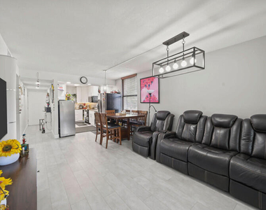 8421 Forest Hills Drive - Photo Thumbnail 10