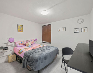 8421 Forest Hills Drive - Photo Thumbnail 16