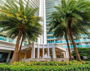 100 Bayview Drive - Photo Thumbnail 2