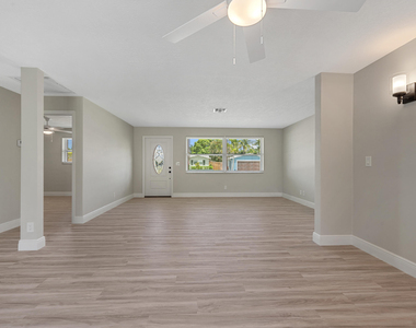 204 Circle E - Photo Thumbnail 23