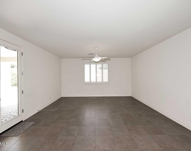 3841 E Palo Verde Street - Photo Thumbnail 5