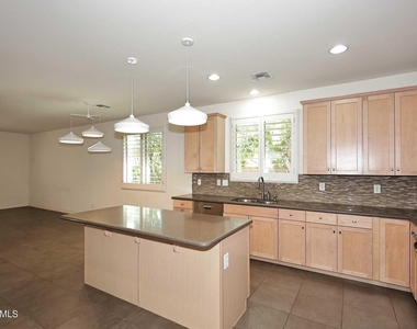 3841 E Palo Verde Street - Photo Thumbnail 10