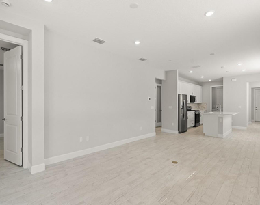 4501 Nautilus Circle - Photo Thumbnail 8