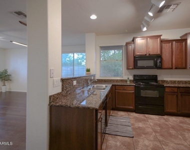 2188 S Heron Lane - Photo Thumbnail 7