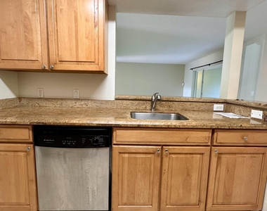 815 W Boynton Beach Boulevard - Photo Thumbnail 4