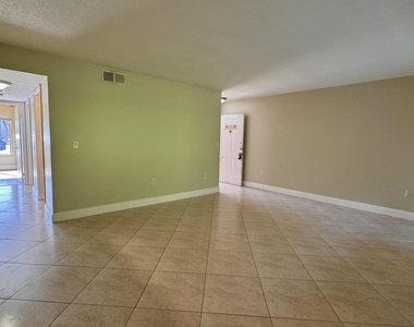 815 W Boynton Beach Boulevard - Photo Thumbnail 20