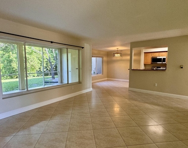 815 W Boynton Beach Boulevard - Photo Thumbnail 30