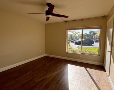815 W Boynton Beach Boulevard - Photo Thumbnail 8