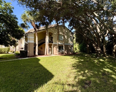 815 W Boynton Beach Boulevard - Photo Thumbnail 18