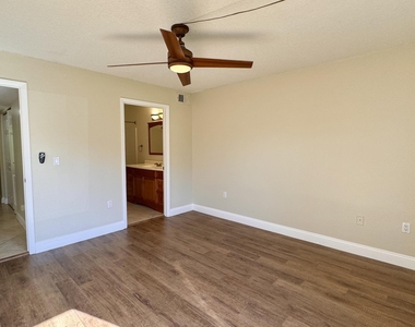 815 W Boynton Beach Boulevard - Photo Thumbnail 11