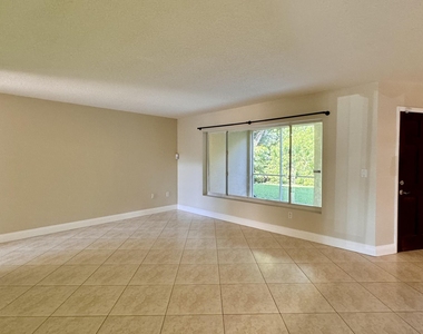 815 W Boynton Beach Boulevard - Photo Thumbnail 6