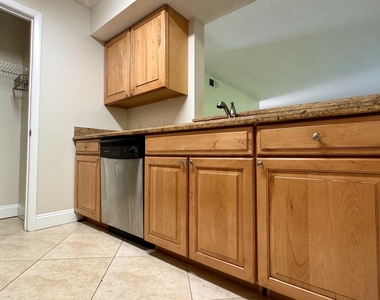 815 W Boynton Beach Boulevard - Photo Thumbnail 3