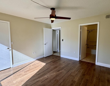 815 W Boynton Beach Boulevard - Photo Thumbnail 10