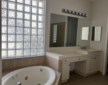 2264 Newport Isles Boulevard - Photo Thumbnail 10