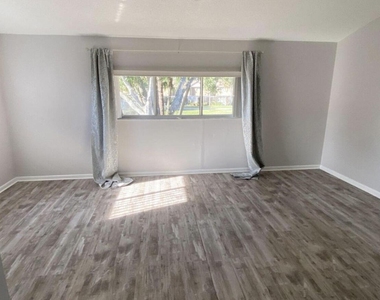 371 Maplecrest Circle - Photo Thumbnail 9