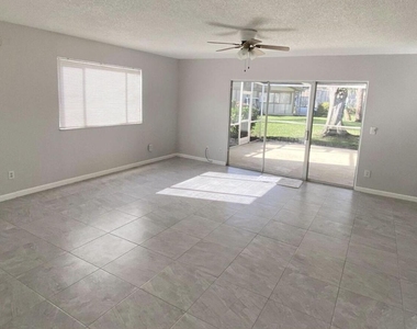 371 Maplecrest Circle - Photo Thumbnail 5