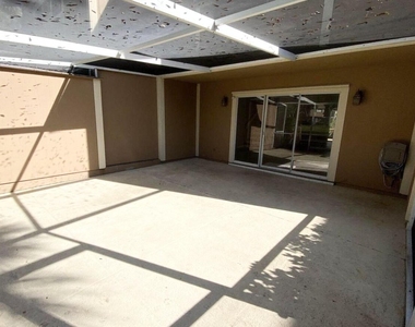 371 Maplecrest Circle - Photo Thumbnail 2