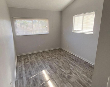 371 Maplecrest Circle - Photo Thumbnail 12