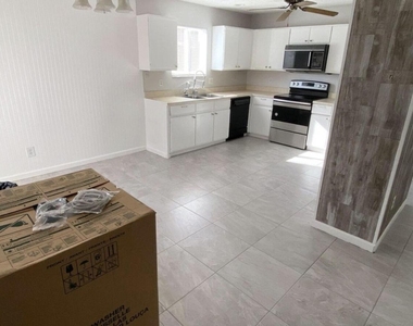 371 Maplecrest Circle - Photo Thumbnail 6