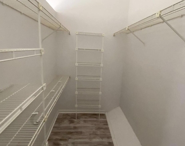 371 Maplecrest Circle - Photo Thumbnail 11