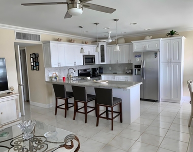 5200 Ne 24th Terrace - Photo Thumbnail 3