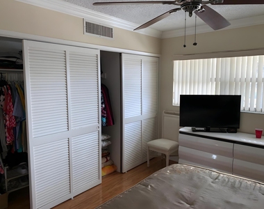 5200 Ne 24th Terrace - Photo Thumbnail 8
