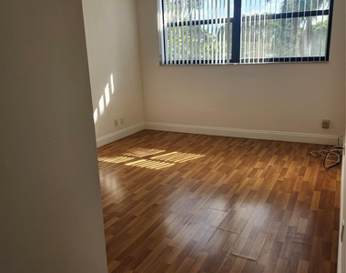 16251 Golf Club Road - Photo Thumbnail 12