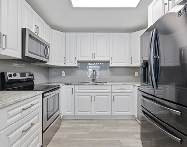 128 Nw 10th Avenue - Photo Thumbnail 4