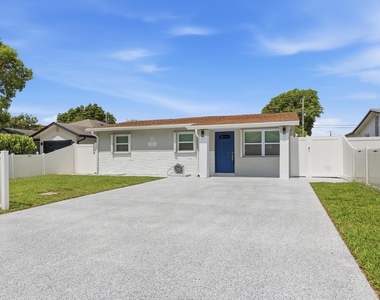 128 Nw 10th Avenue - Photo Thumbnail 2